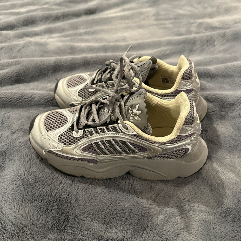 Adidas Women's Gray and Cream Sneakers